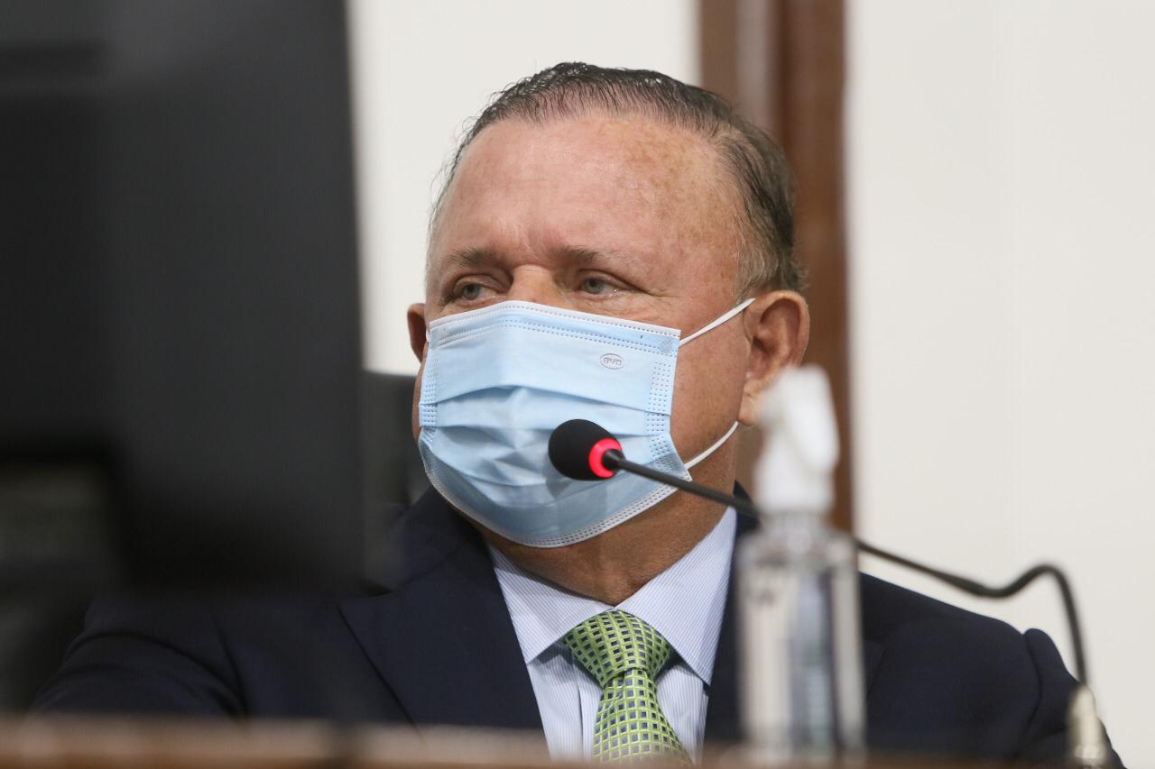 Presidente Adolfo Menezes pede revogação de liminar concedida contra alienação de imóveis do Estado
