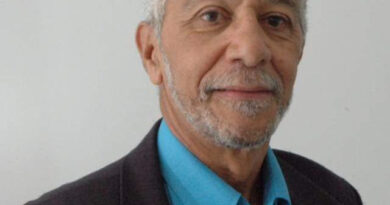 Muito do que nos leva ao sofrimento é o analfabetismo político