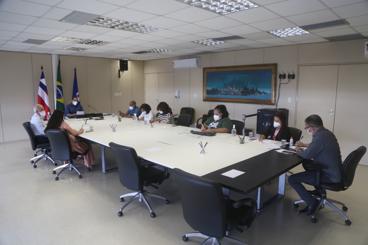 Prefeitura e APLB fecham acordo para volta dos professores às escolas