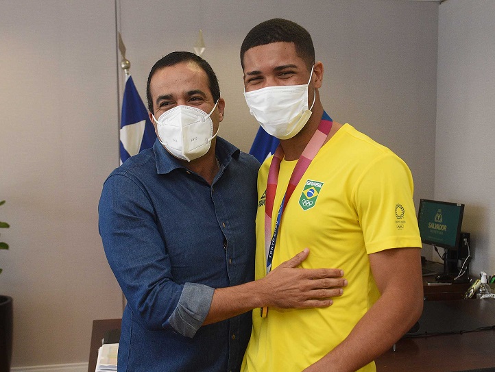 Prefeito Bruno Reis recebe visita de medalhista olímpico baiano