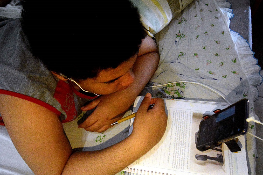 Especialista alerta para uso excessivo de aparelhos eletrônicos na pandemia