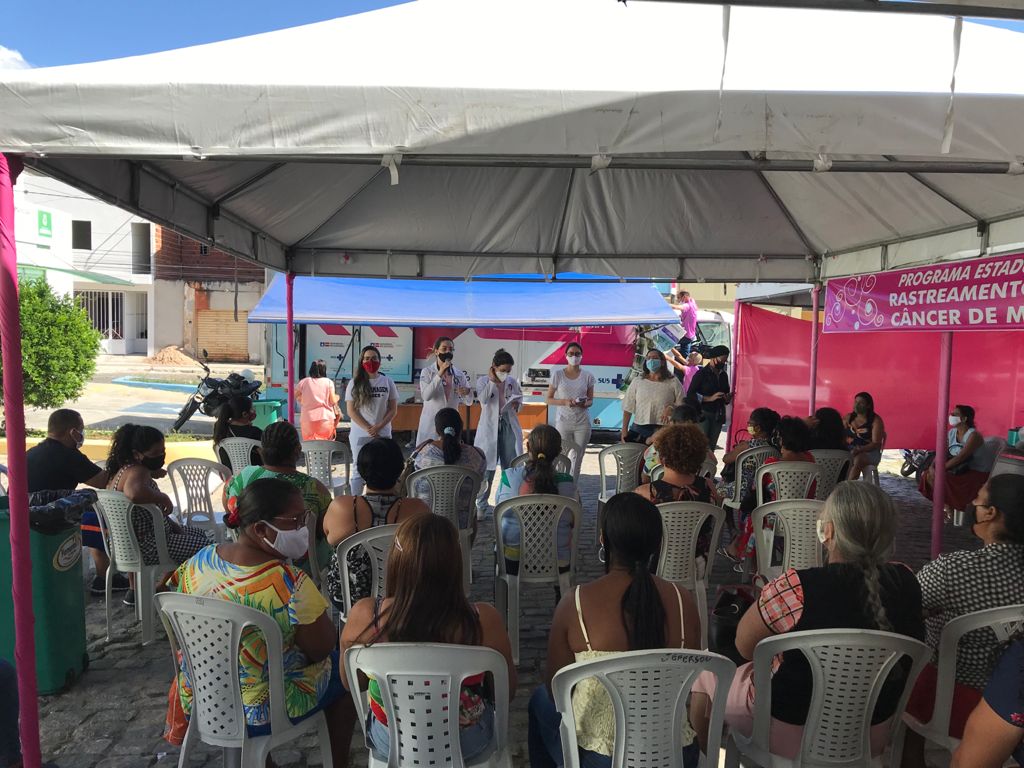 Acadêmicos de Saúde da Ages participam de ação de Rastreamento do Câncer de Mama