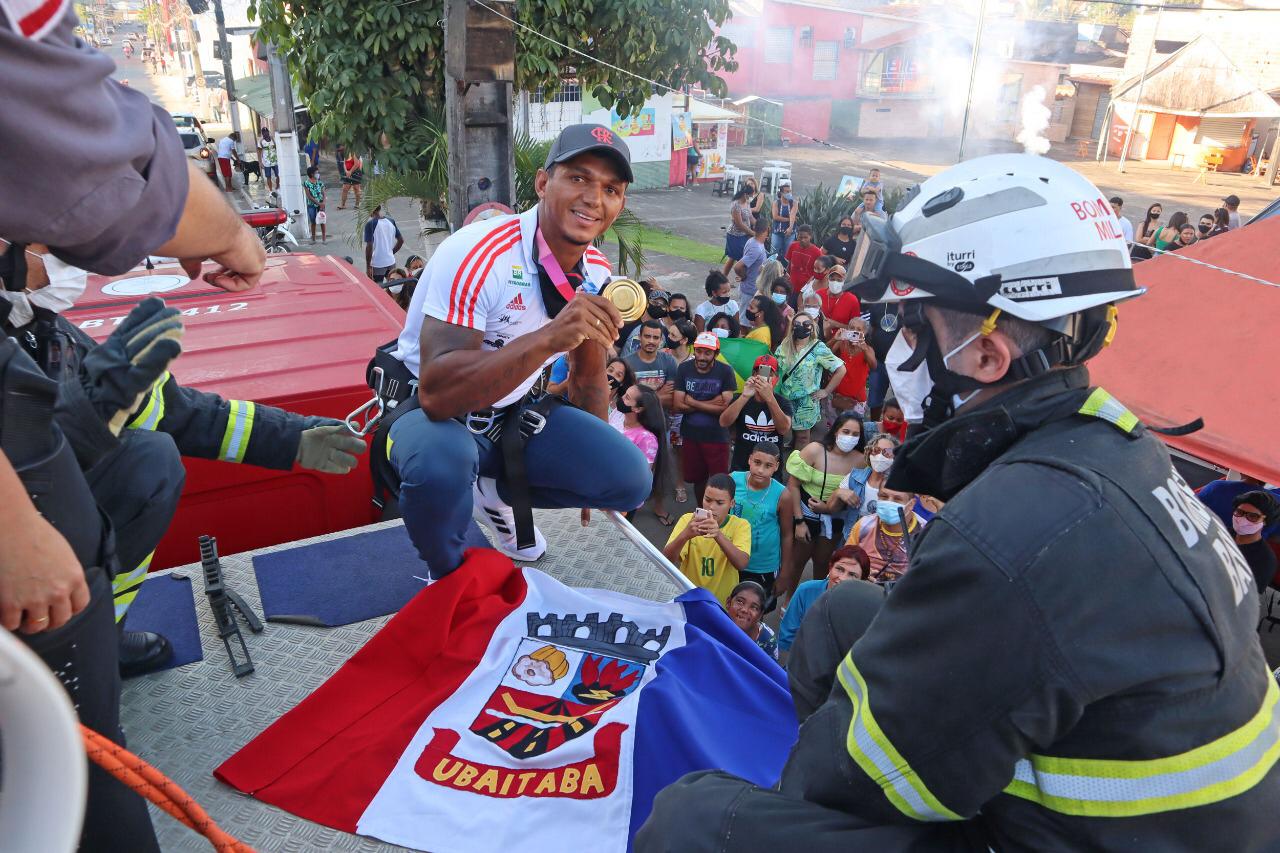Em Ubaitaba, Isaquias Queiroz reconhece importância de centro de canoagem: “temos muitos jovens com talento”