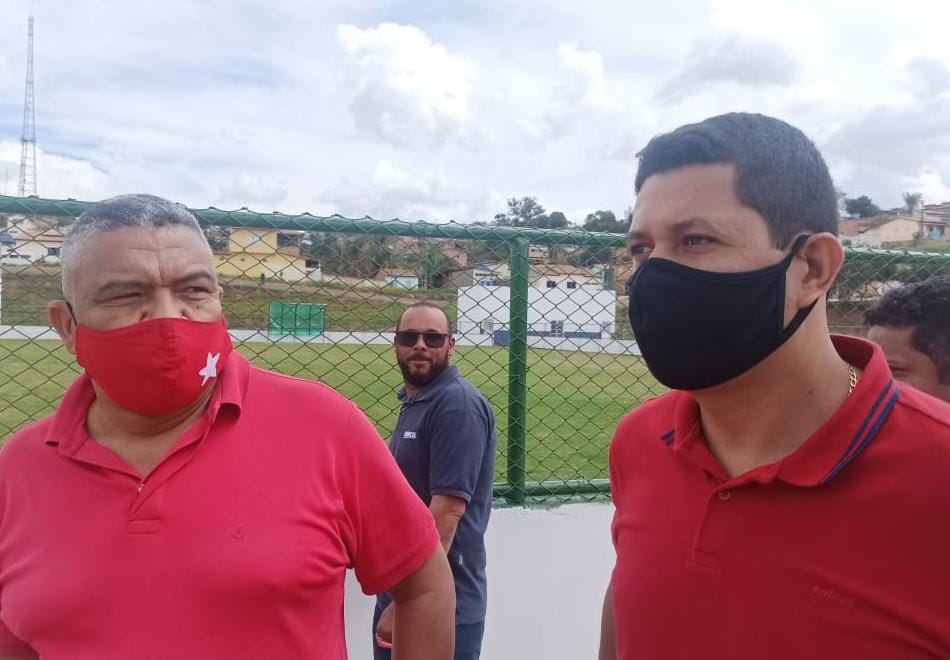 Valmir defende investimentos em esporte, visita obras do estádio de Guaratinga e fala sobre emenda de R$834 mil