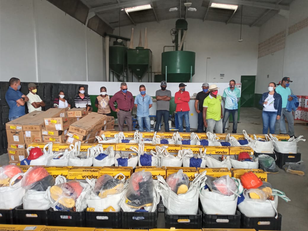 Agricultores de Inhambupe melhoram produção de laranja com investimentos do Governo do Estado