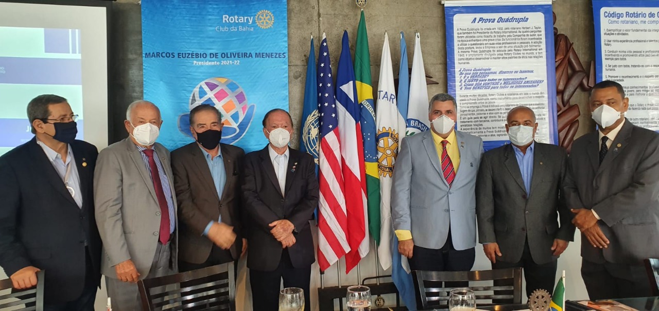 ‘A Bahia precisa virar locomotiva do desenvolvimento’, diz Leão em evento do Rotary Club