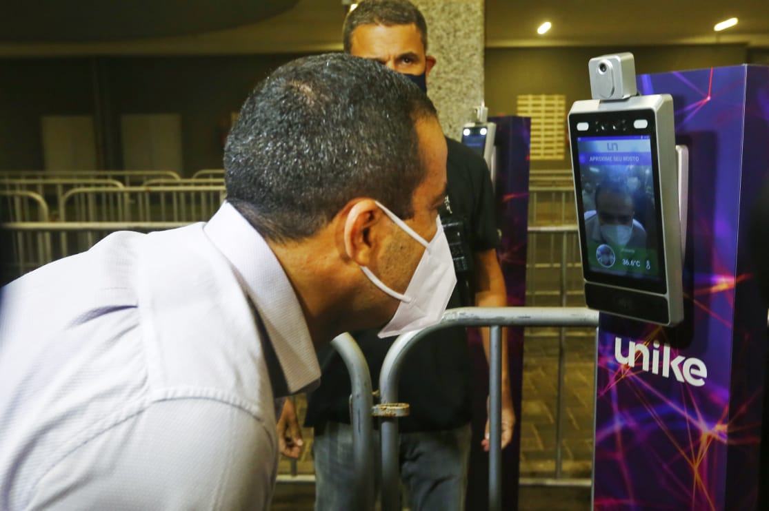 Salvador inicia aplicação da terceira dose em idosos a partir de 90 anos