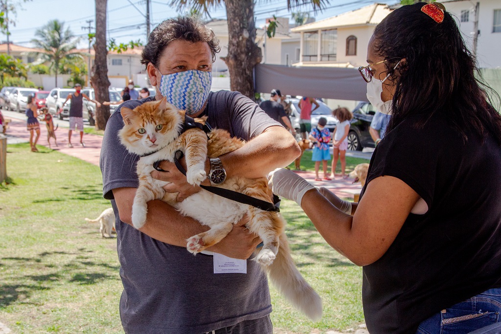 Mais de 1.350 cães e gatos foram vacinados contra raiva neste sábado (28) em Lauro de Freitas