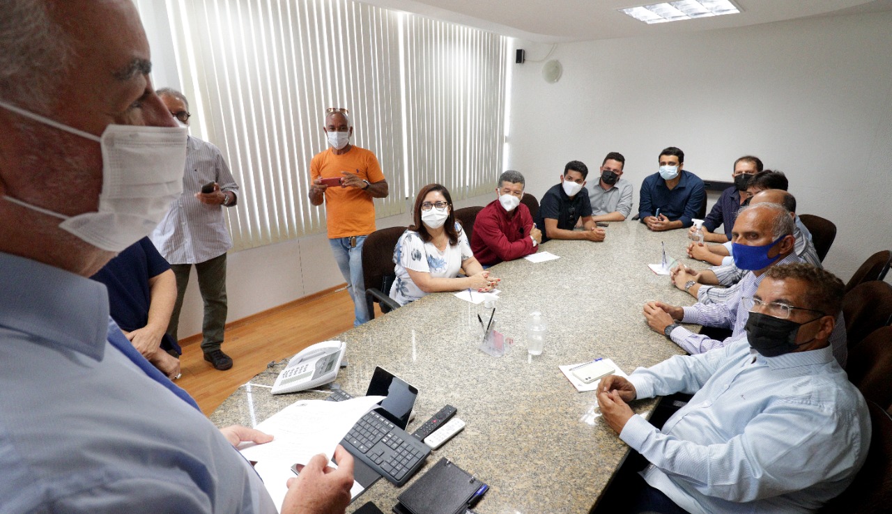 Presidente da Assembleia Legislativa participa de assinatura de ordem de serviço para a BA 220