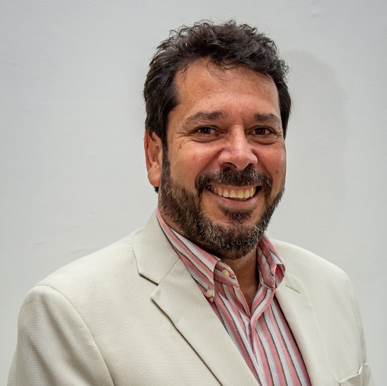 Deputado Angelo Almeida parabeniza Paulo Emílio Torres, presidente eleito da Academia Baiana de Medicina Veterinária
