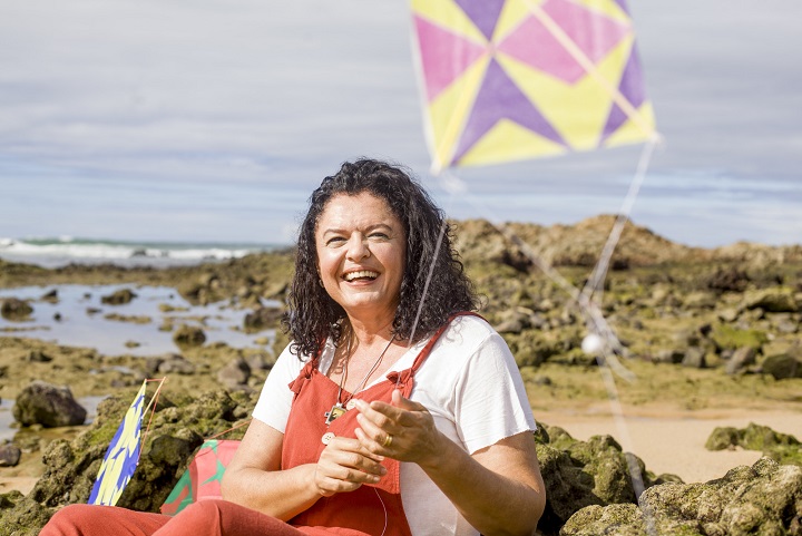 Compositora baiana Rita Sanches estreia como cantora com single autoral “Menino de Ondina”