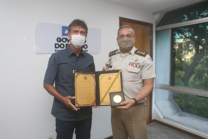 Secretário André Curvello é homenageado pelo apoio da Secom para o desenvolvimento das atividades da segurança pública do estado