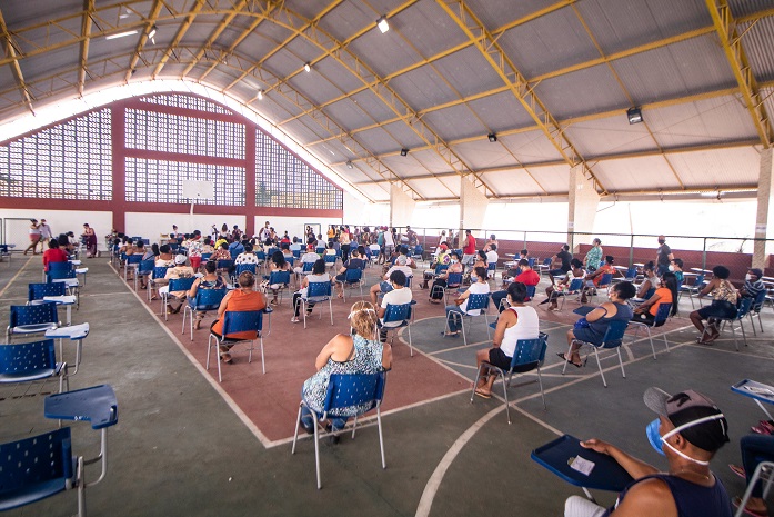 Lauro de Freitas vacina contra a Covid-19 adolescentes com comorbidades e jovens de 17 anos sem comorbidade nesta quarta-feira (15)