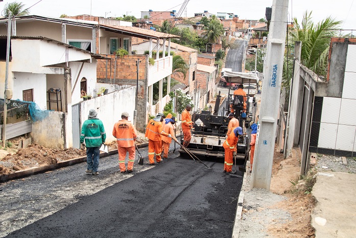 Lauro de Freitas acelera obras de pavimentação asfáltica em ruas de Itinga