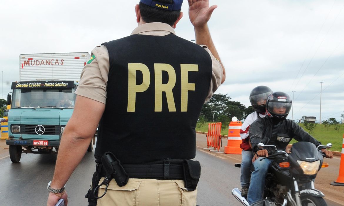 PRF reforça fiscalização em rodovias federais durante o feriadão