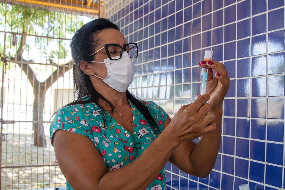 Nesta quarta-feira (13), Lauro de Freitas aplica 2ª dose da Astrazeneca