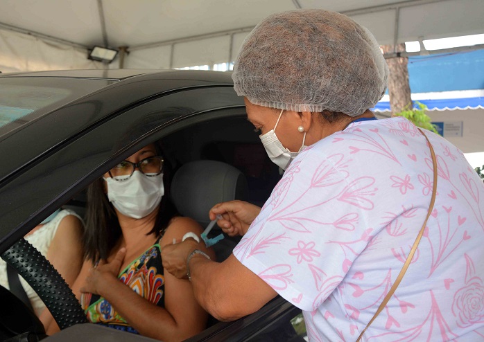 Salvador realiza mutirão da 3ª dose contra Covid-19 nesta quarta (27)