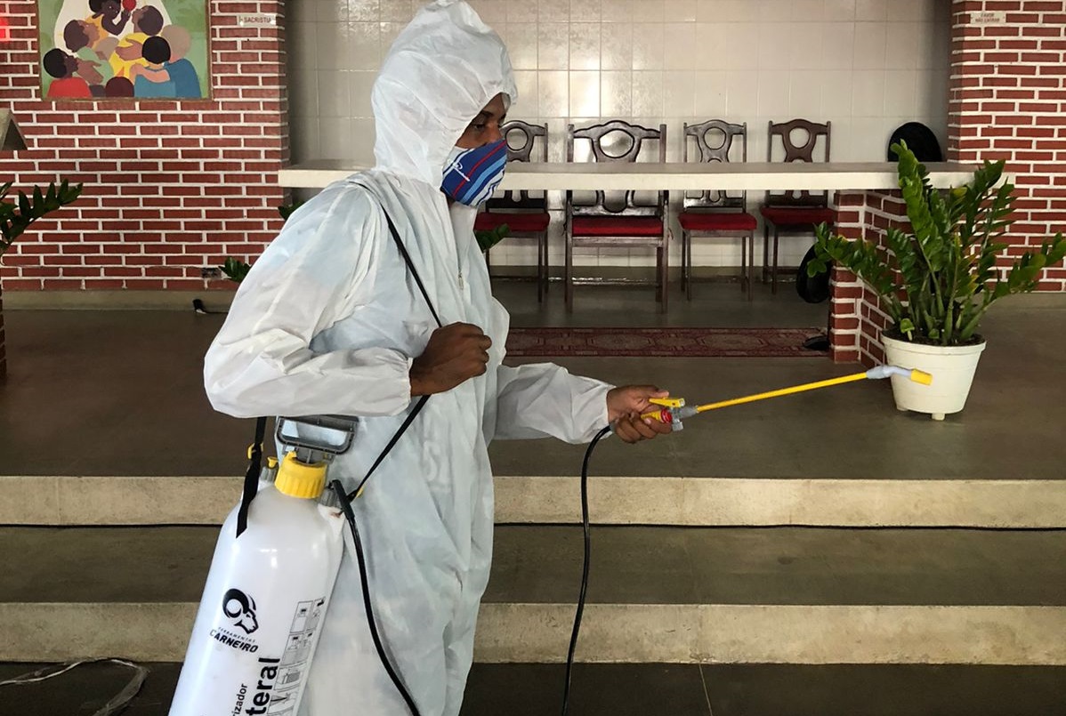 Igrejas católicas e evangélicas de Salvador intensificam sanitização para evitar disseminação da Covid-19
