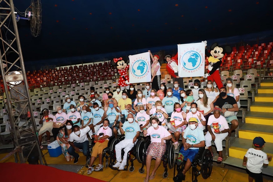 Tarde de circo encanta idosos do Abrigo Dom Pedro II