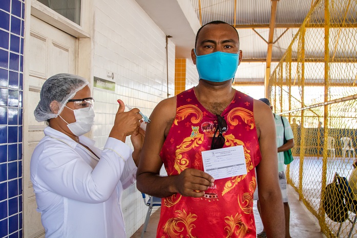 Lauro de Freitas aplica 2ª dose da Coronavac nesta sexta-feira (08)