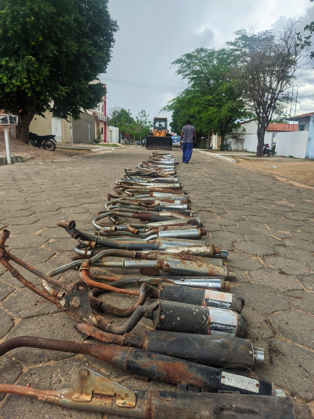 Polícia destrói descargas irregulares apreendidas em 11 meses