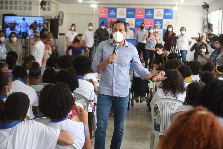 Salvador inicia programa de dignidade menstrual para alunas da rede municipal
