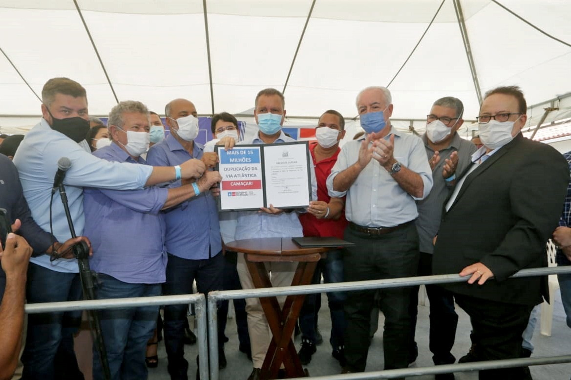 Em Barra do Pojuca, Rui inaugura escola e autoriza obras em rodovias