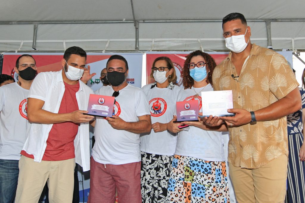 Hemoba realiza homenagens no Dia Nacional do Doador de Sangue com presença do cantor Xanddy