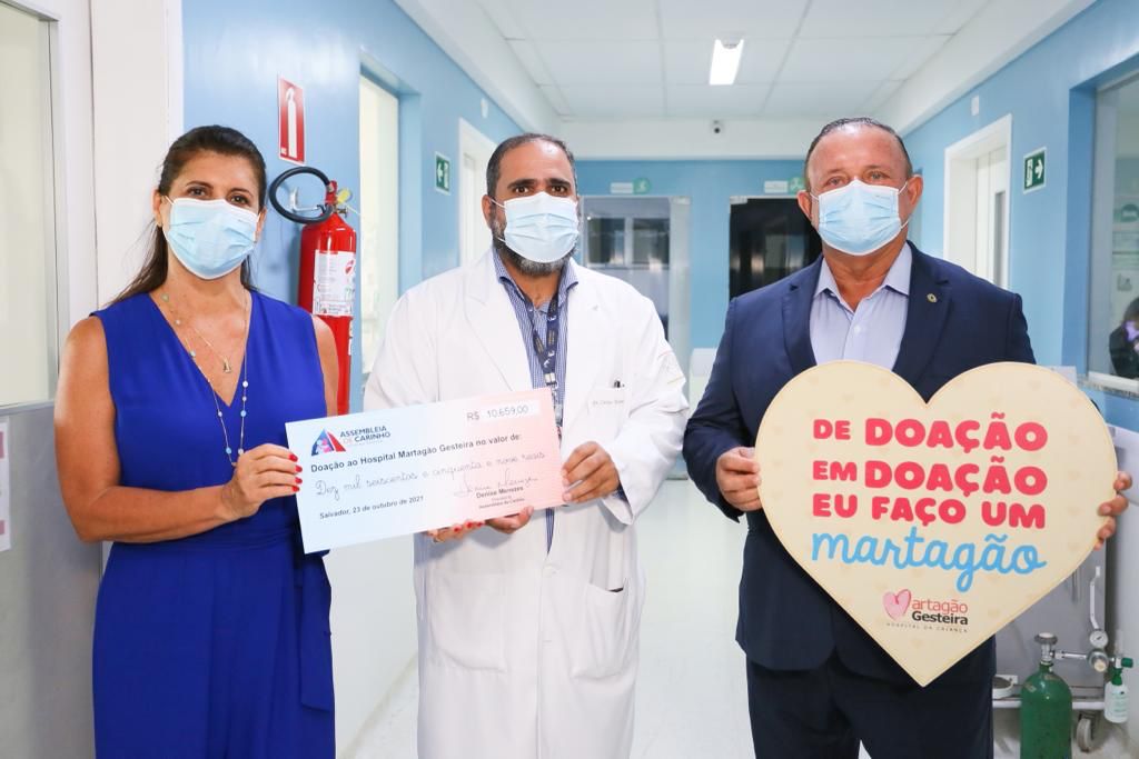 Adolfo Menezes visita o Martagão Gesteira e se compromete a aumentar verba da ALBA para o hospital