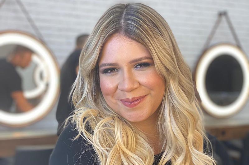 Cantora Marília Mendonça morre em queda de avião