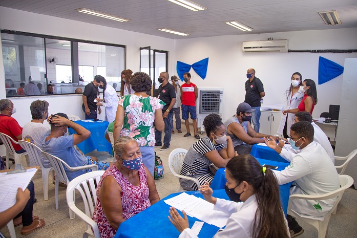 Novembro Azul: comensais do Restaurante Popular recebem orientações de alimentação saudável para prevenção do câncer de próstata