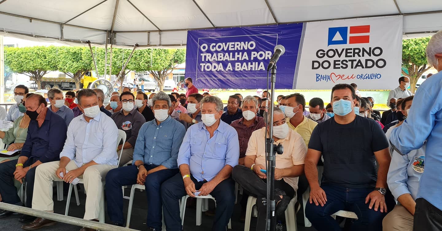 Deputado Marquinho Viana com o Governador Rui Costa em Caculé na autorização de diversos melhorias para o município