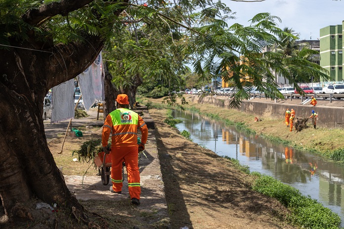 SESP realiza a limpeza do Rio Ipitanga e intensifica ações preventivas em toda a cidade para evitar alagamentos
