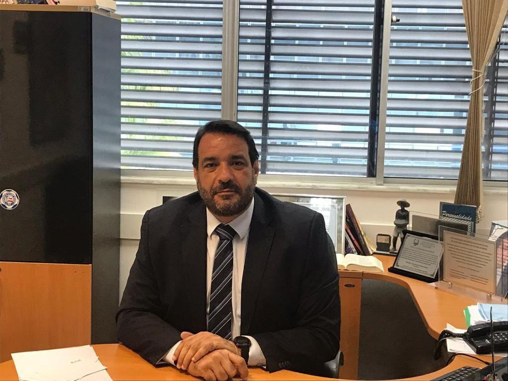 Alan Sanches diz que “retrocesso” é não ter nome novo para a disputa e não um jingle cantado em coro
