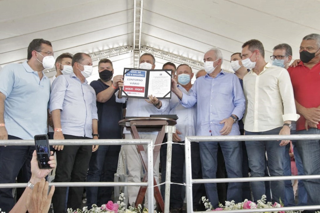 Além de inaugurar ponte, Rui anuncia obras para educação e infraestrutura em Barra e Xique-Xique