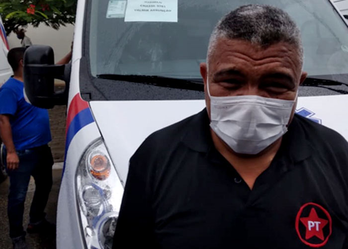 Em agenda no município de Vereda, Valmir entrega duas ambulâncias e um trator para Prado e Itamaraju