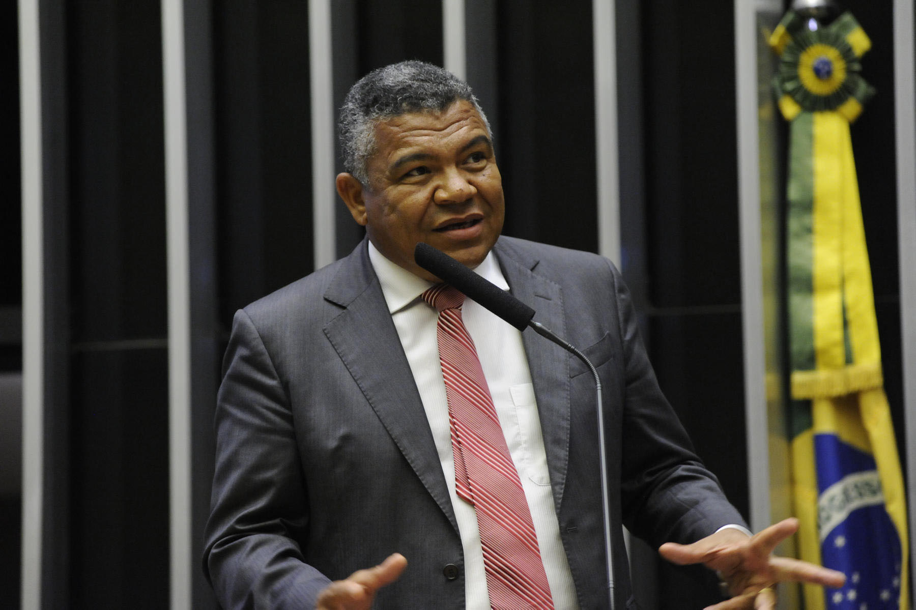 Câmara aprova urgência de PL que prorroga prazo de vigência da Lei de Cotas; projeto de autoria de Valmir