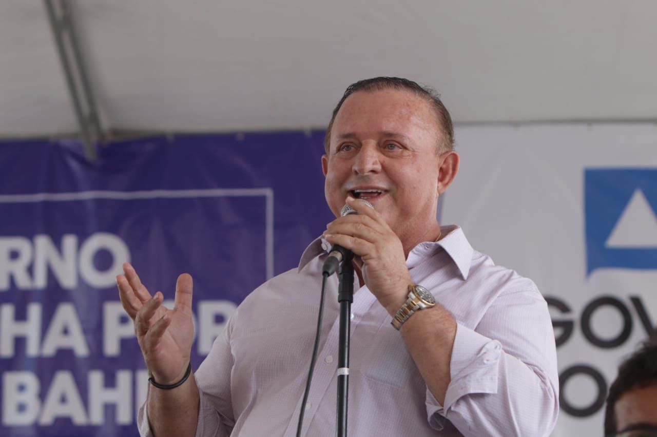 Adolfo Menezes, ao lado do governador Rui Costa, inaugura reconstrução de trecho da BA-131