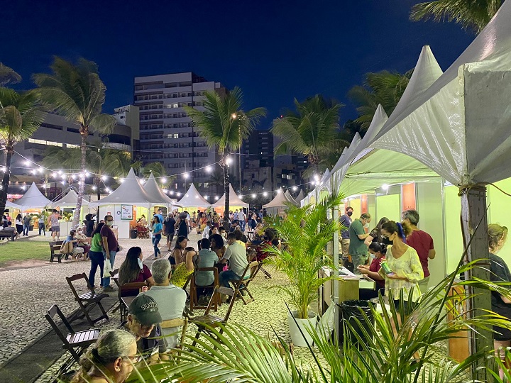 Vila Gastronômica instalada no Parque Costa Azul traz comidas rápidas com ingredientes da agricultura familiar