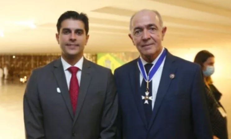 Alexandre Aleluia acompanha entrega de honraria em Brasília