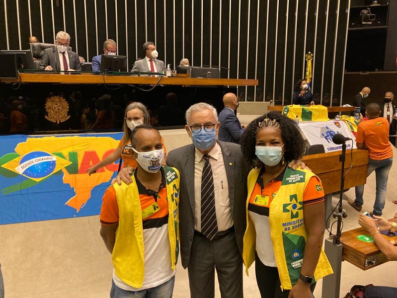 Deputado Waldenor Pereira reforça apoio aos agentes de saúde e de combate a endemias