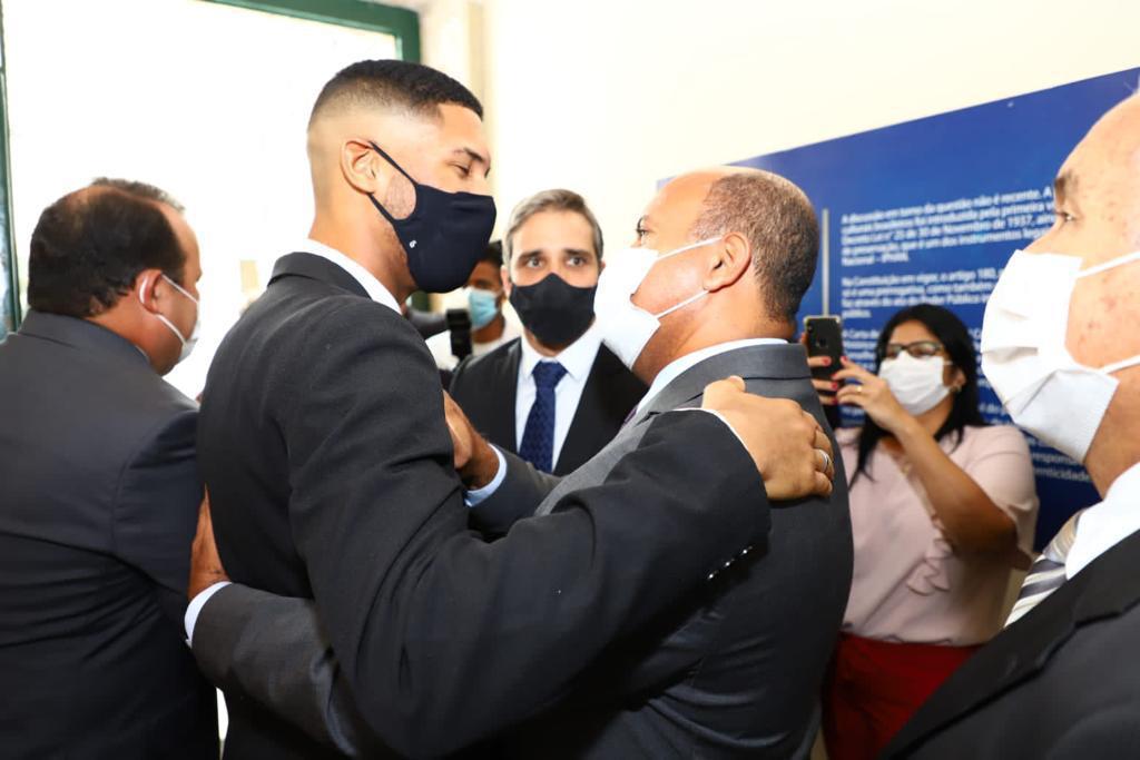 Salvador estuda incentivo ao boxe junto aos jovens nas comunidades