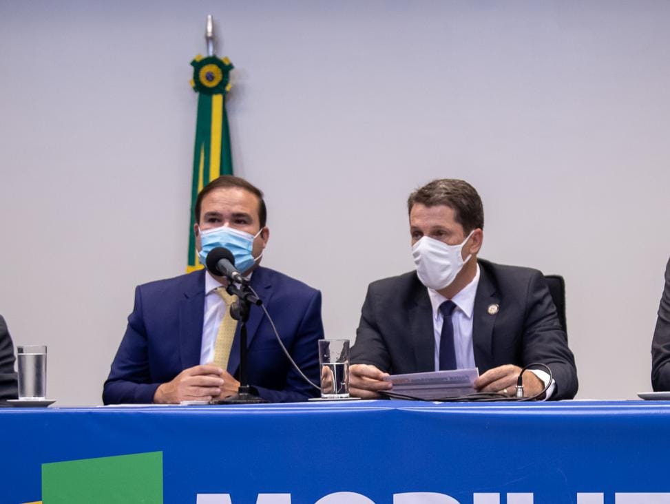 Prefeitos defendem PEC que reduz pela metade alíquota patronal dos municípios com o INSS