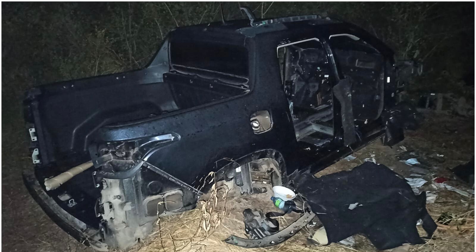 PM desarticulado ponto de desmanche de carros no meio da mata em Feira
