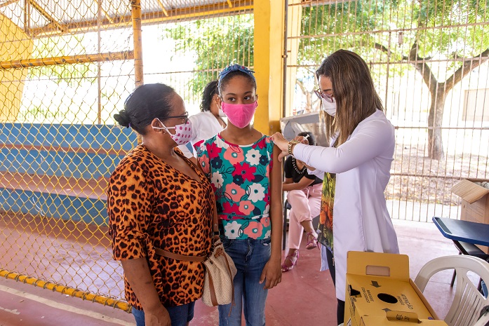 Lauro de Freitas aplica 1ª, 2ª e 3ª doses de vacinas contra Covid-19 nesta terça-feira (4)
