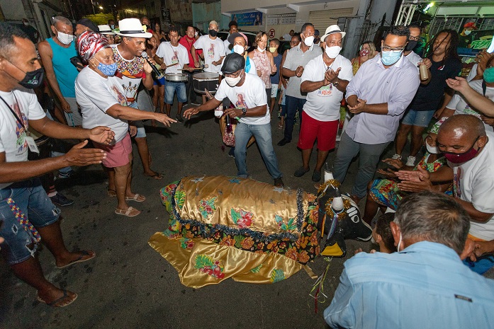 Tradição há mais de 30 anos, a Festa de Reis animou o Centro de Lauro de Freitas nesta quinta-feira (6). Em Portão, desfile sai nesta sexta (7)