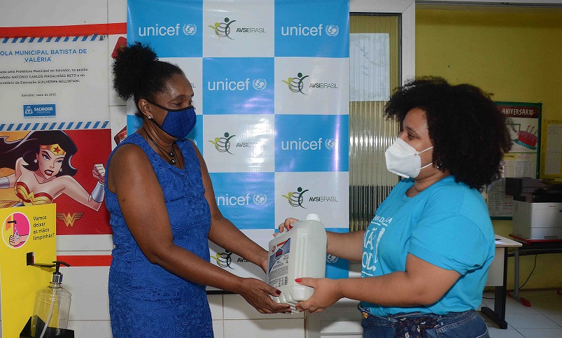 Escolas de Salvador recebem kits de higienização do Unicef