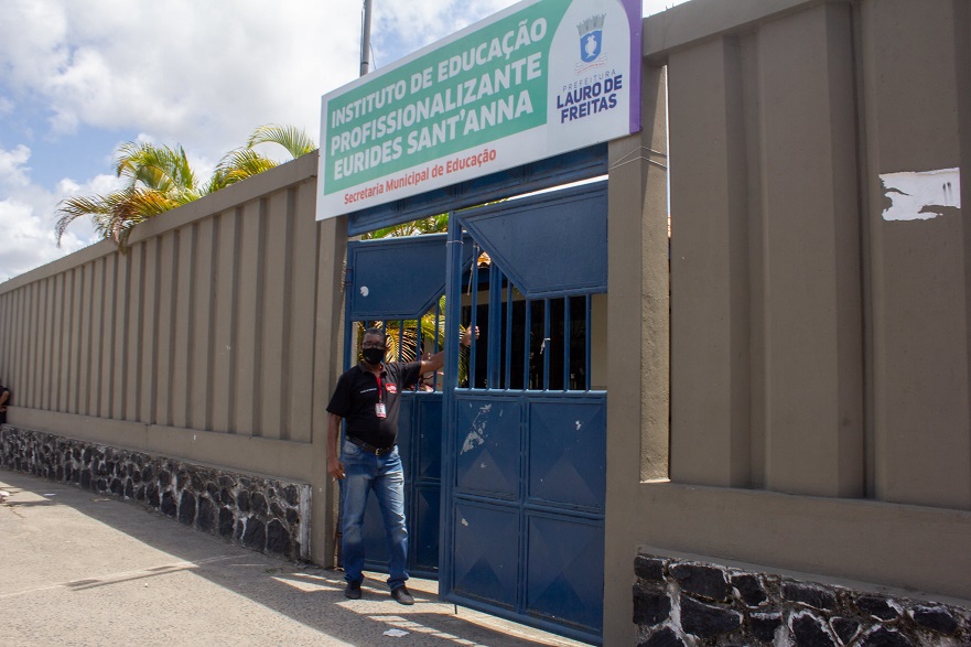 Nova onda de Covid-19 adia início do ano letivo na rede municipal de Lauro de Freitas para 3 de março