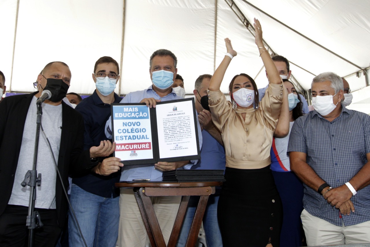 Em Macururé, Rui anuncia investimentos em educação, abastecimento e infraestrutura