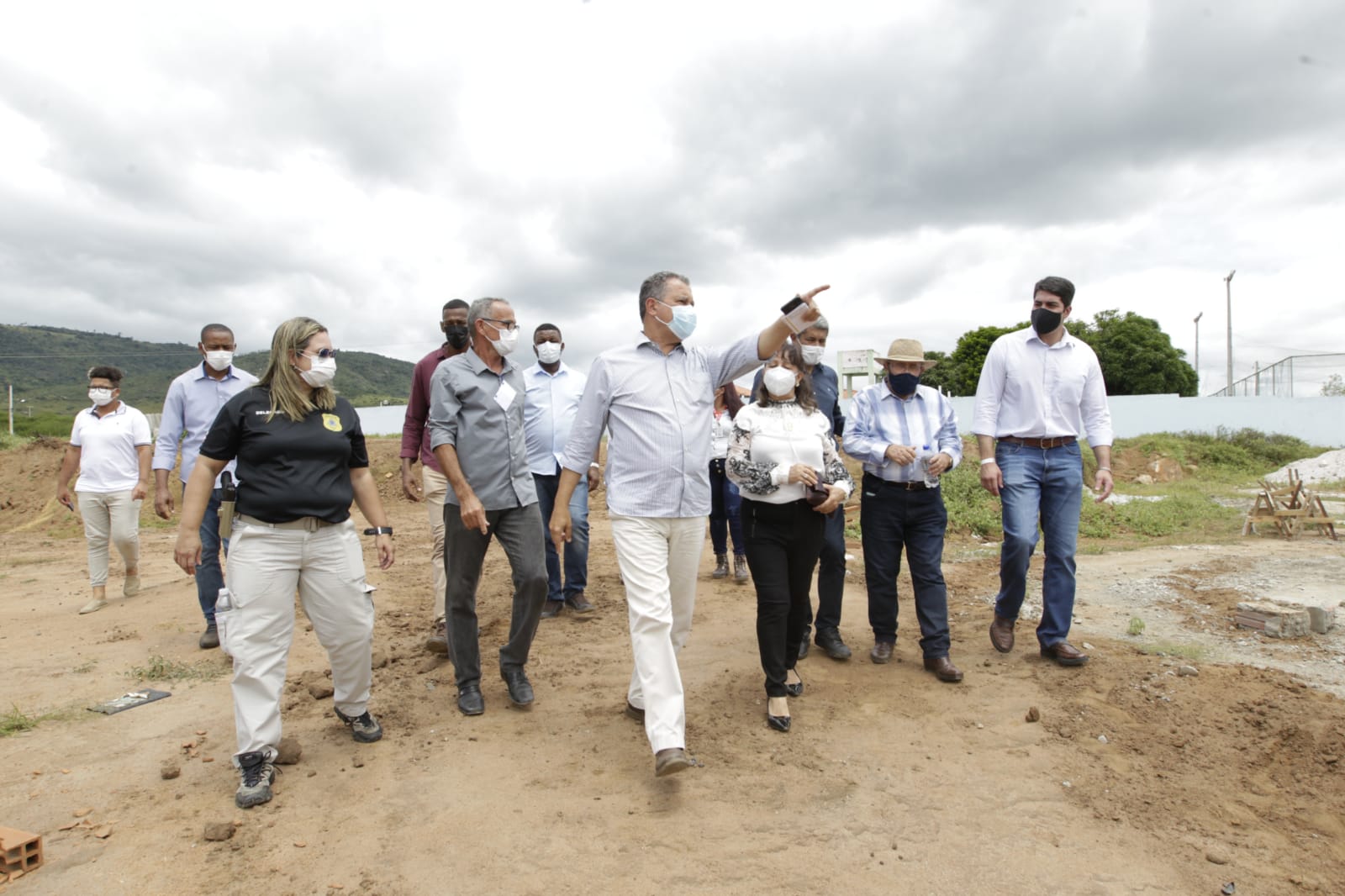 Rui autoriza reforma de escola estadual e mais melhorias para Cravolândia